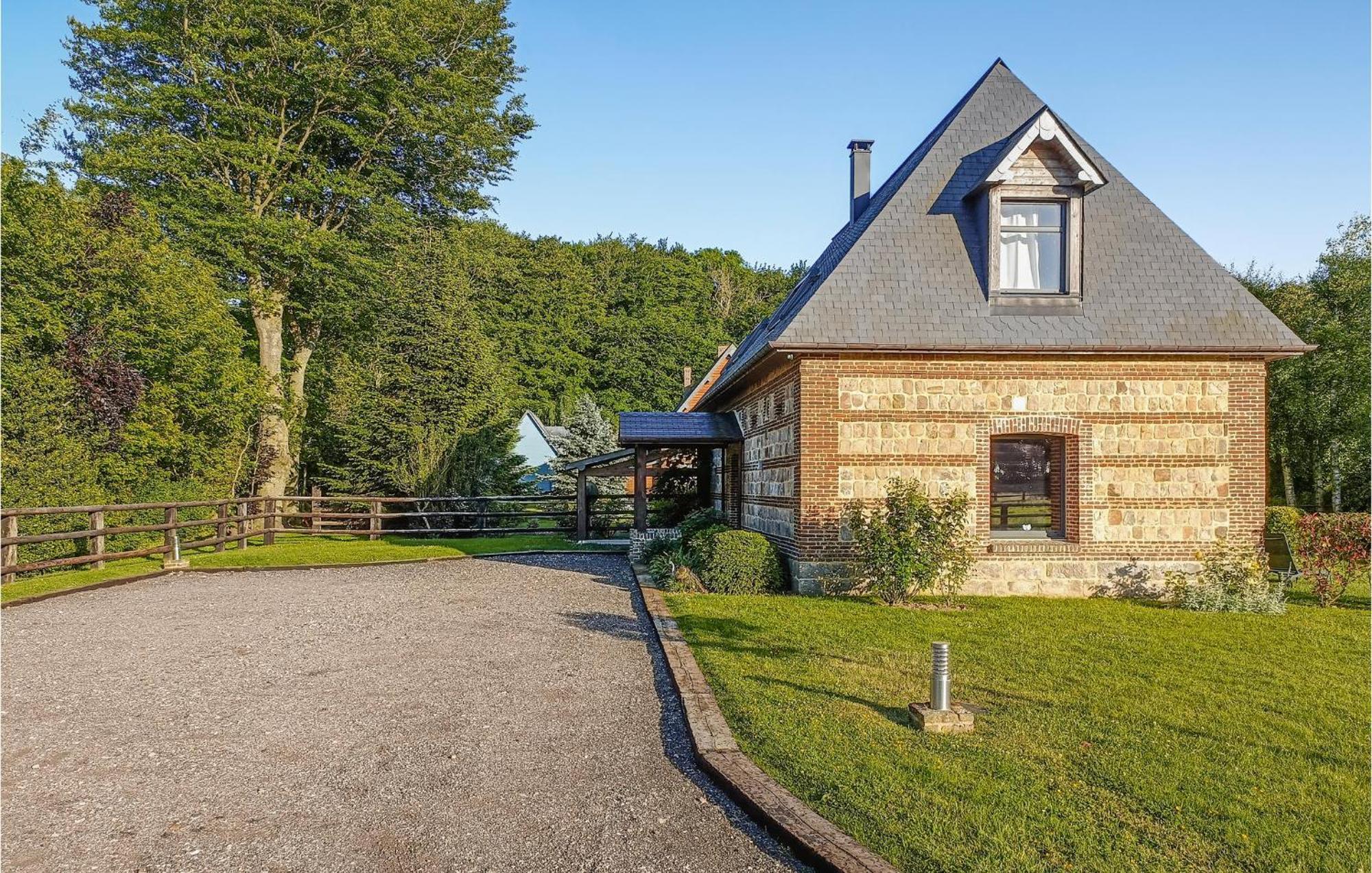 Stunning Home In Paluel With Wifi Exteriör bild